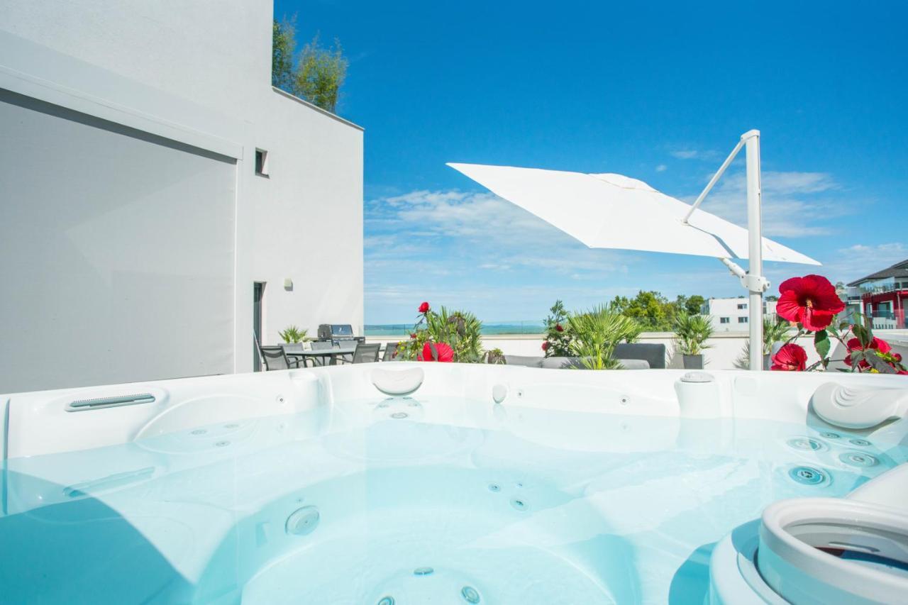 Sunset Resort - Lakeside Boutique Apartments Fonyód Стая снимка